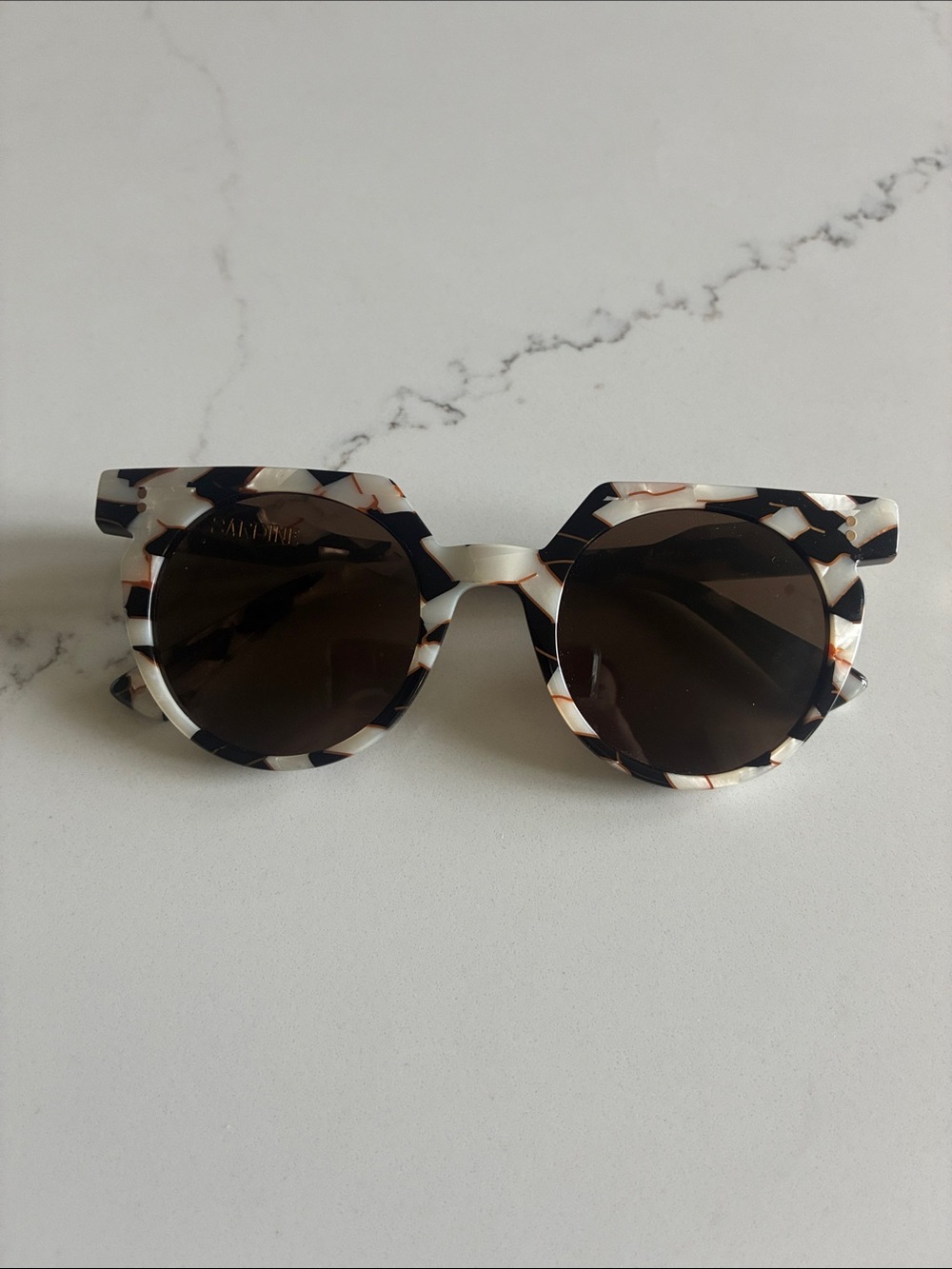 Sardine-Round Tortoiseshell Pattern Women’s Sunglasses - Black & Cream